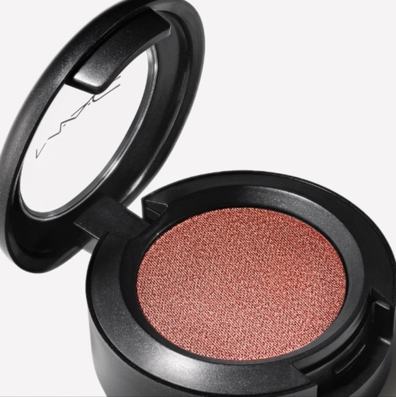 MAC Antiqued Veluxe Pearl Eye Shadow - Picture 1 of 12
